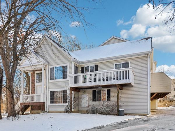 241 W Whispering Oaks Lane, Round Lake, IL 60073