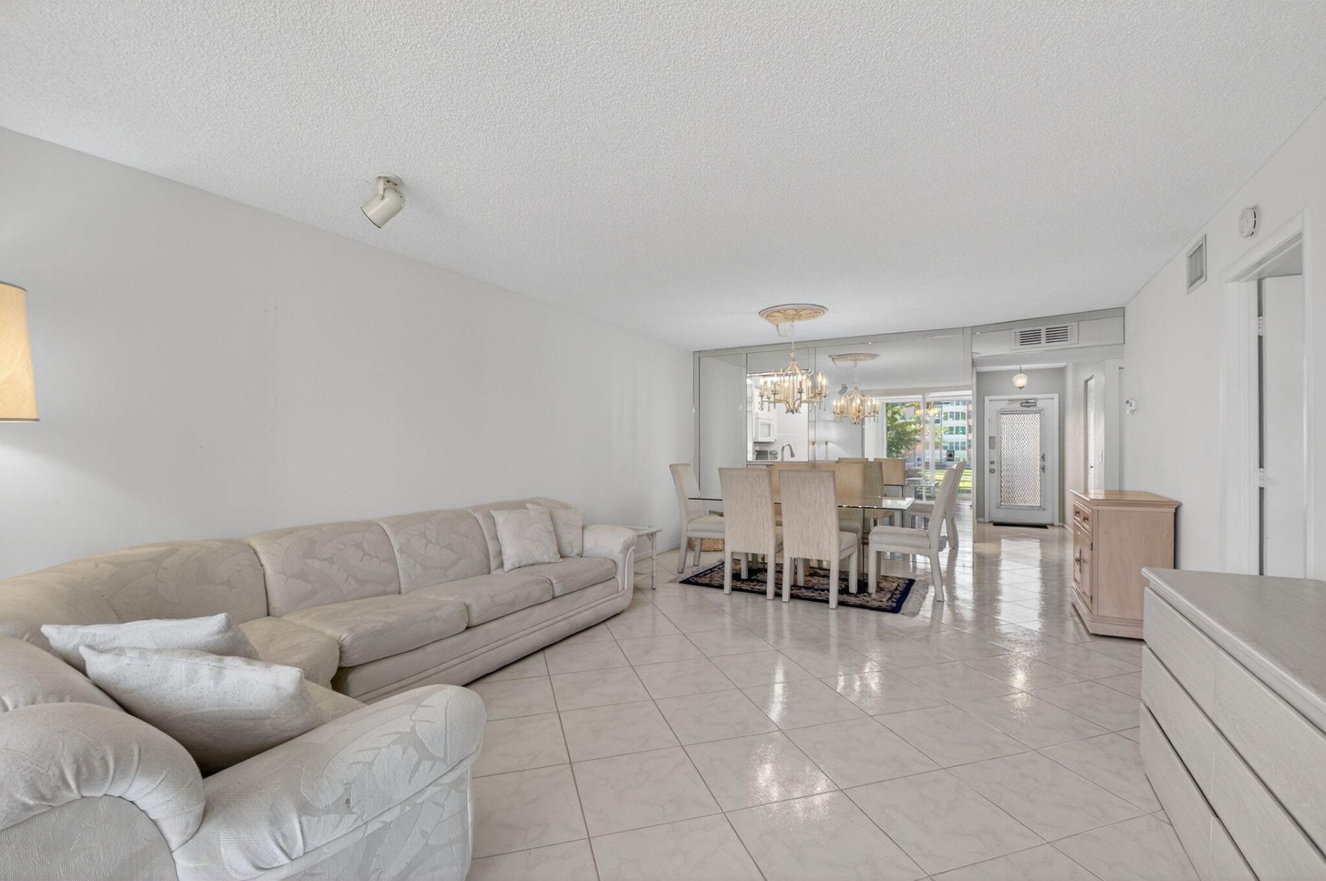 27 Abbey Lane, Unit 207, Delray Beach, FL 33446 Photo