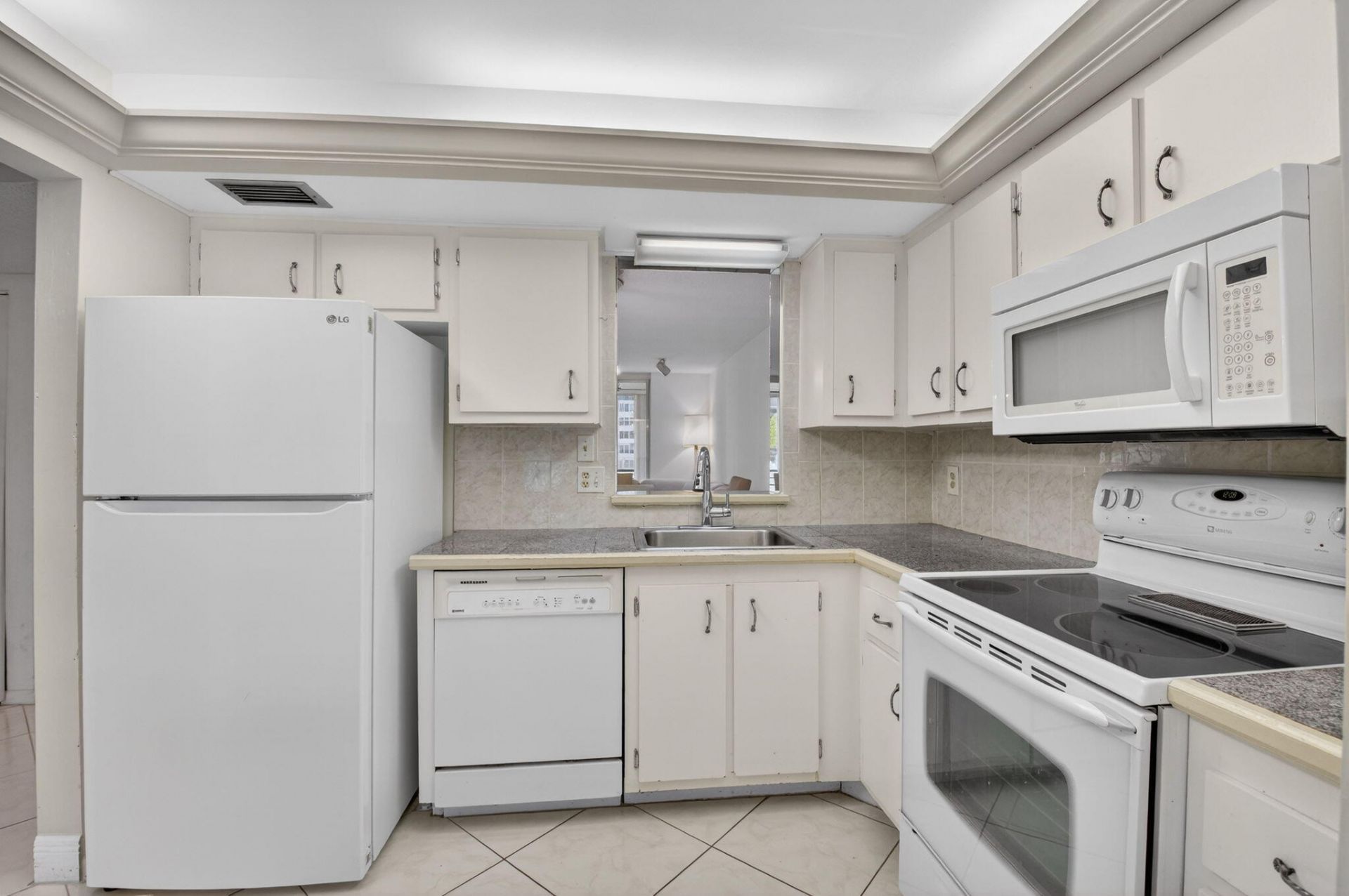 27 Abbey Lane, Unit 207, Delray Beach, FL 33446 Photo