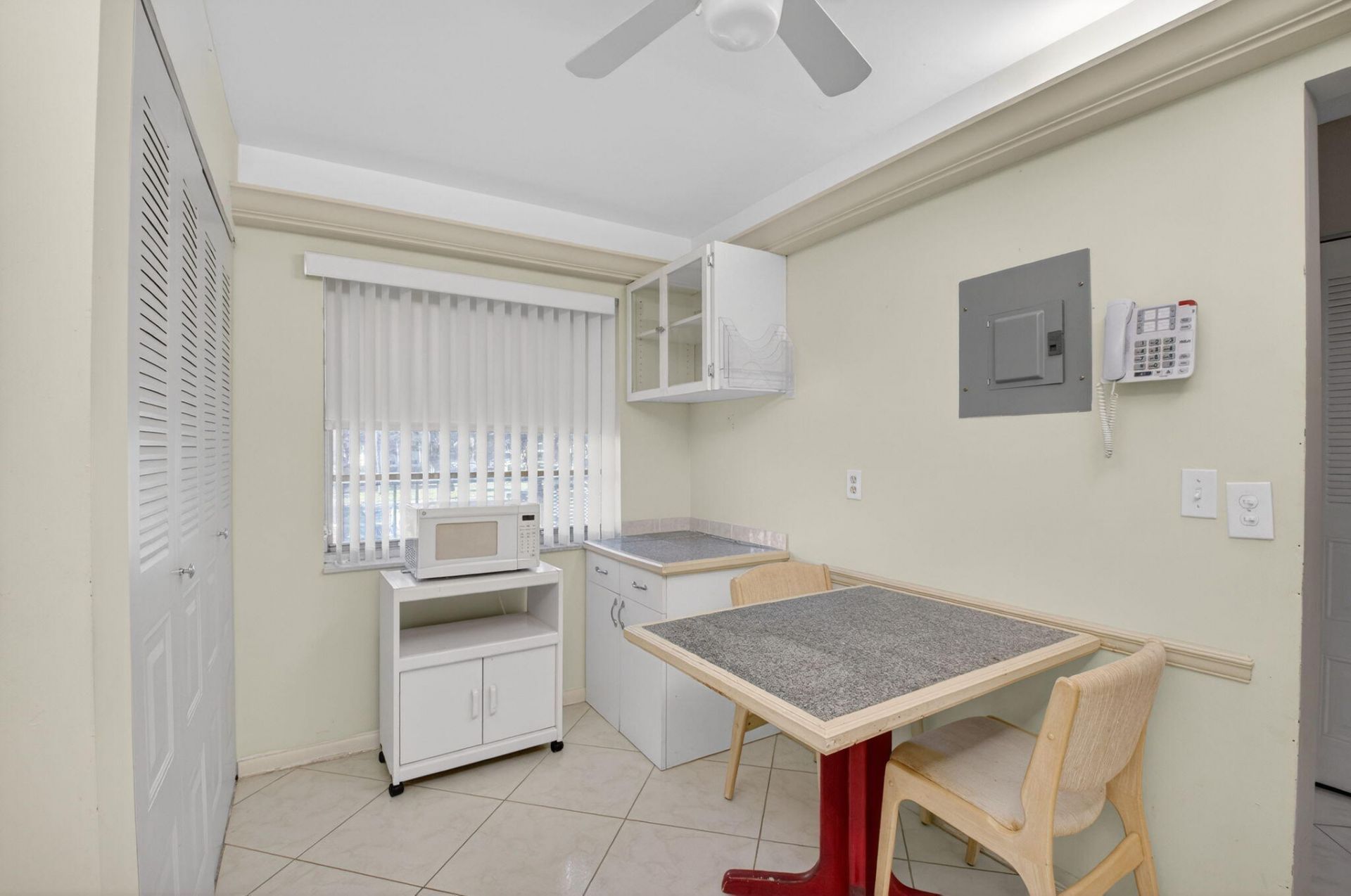 27 Abbey Lane, Unit 207, Delray Beach, FL 33446 Photo
