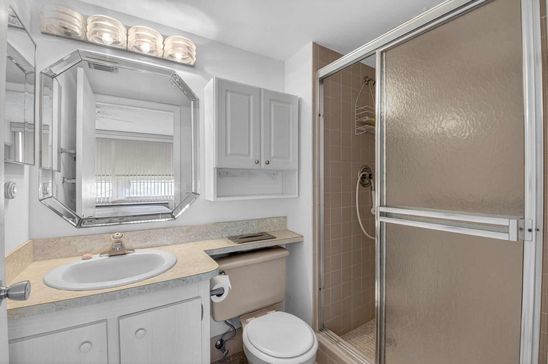 27 Abbey Lane, Unit 207, Delray Beach, FL 33446 Photo