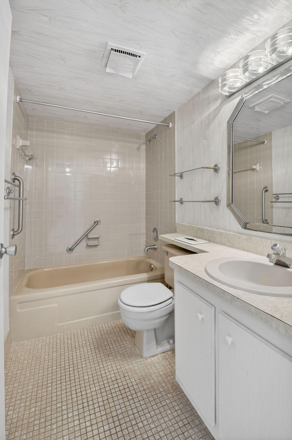 27 Abbey Lane, Unit 207, Delray Beach, FL 33446 Photo