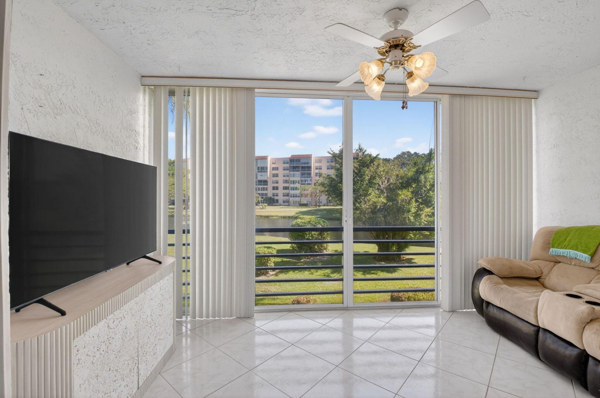 27 Abbey Lane, Unit 207, Delray Beach, FL 33446 Photo
