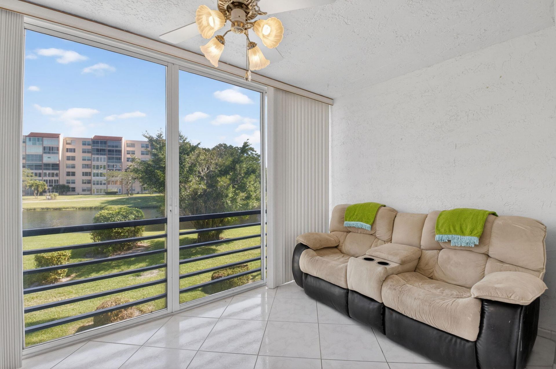 27 Abbey Lane, Unit 207, Delray Beach, FL 33446 Photo