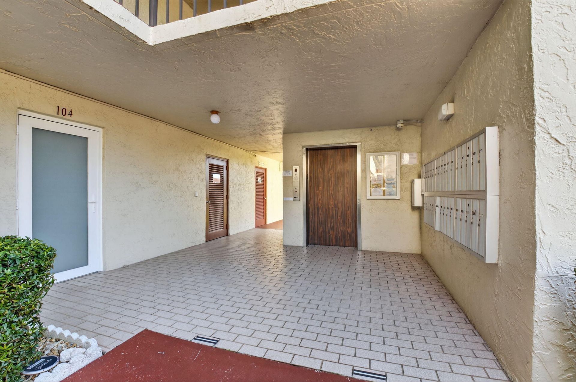 27 Abbey Lane, Unit 207, Delray Beach, FL 33446 Photo