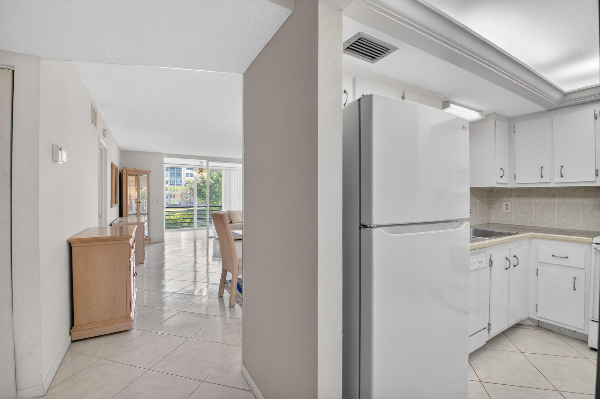27 Abbey Lane, Unit 207, Delray Beach, FL 33446 Photo