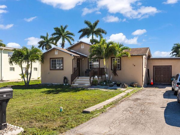 16 NW Avenue G, Belle Glade, FL 33430