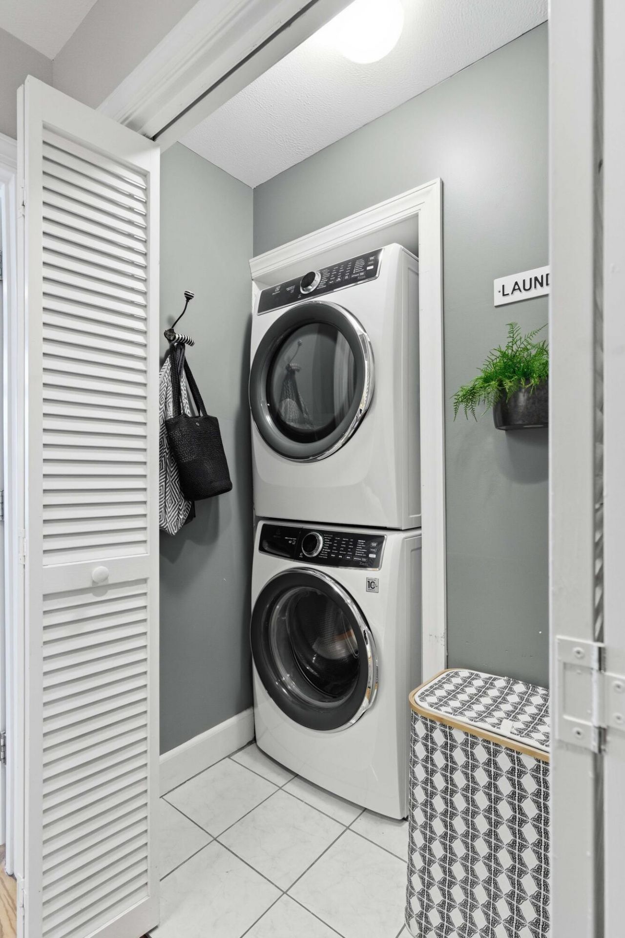 79 Society Street Photo 17