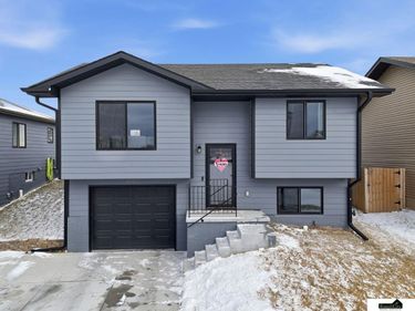 2280 NW 57Th Street, Lincoln, NE 68528