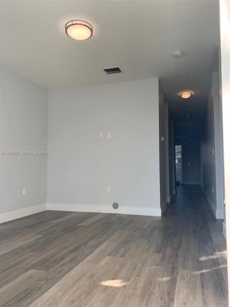 803 E 28th St, Unit 803, Hialeah, FL 33013 Photo