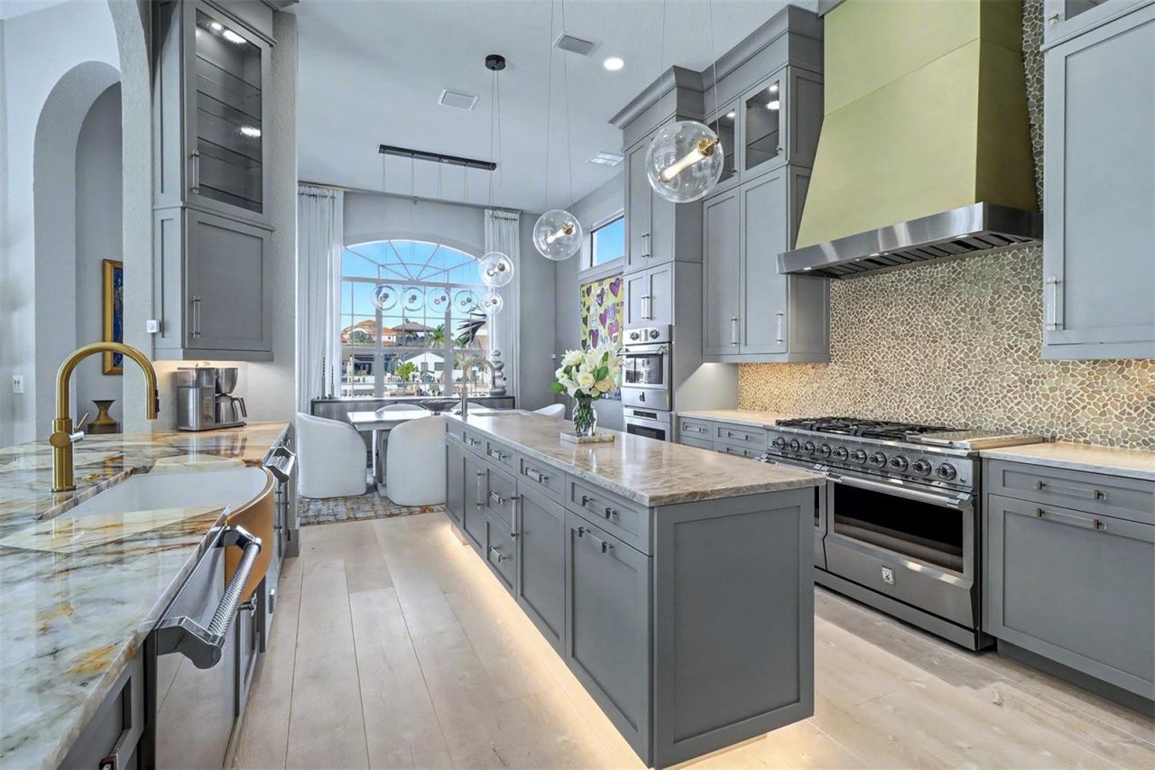 4635 Dolphin Cay Lane S, Saint Petersburg, FL 33711 Photo