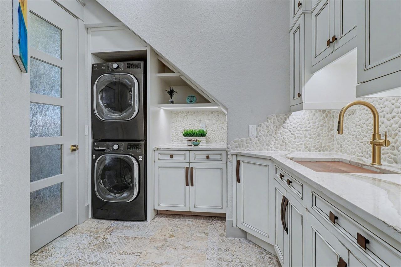 4635 Dolphin Cay Lane S, Saint Petersburg, FL 33711 Photo