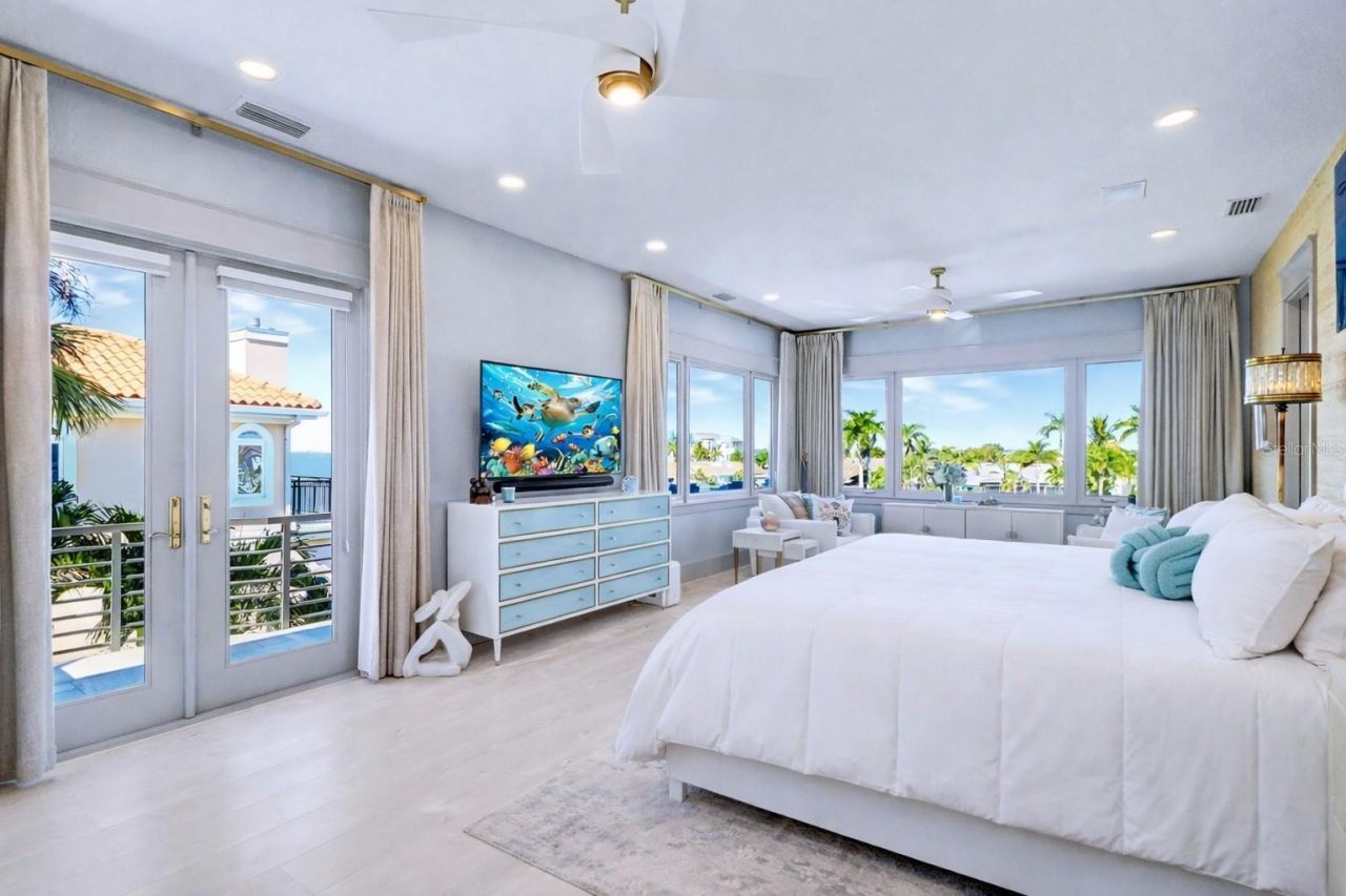 4635 Dolphin Cay Lane S, Saint Petersburg, FL 33711 Photo