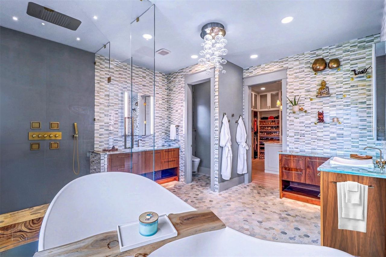 4635 Dolphin Cay Lane S, Saint Petersburg, FL 33711 Photo