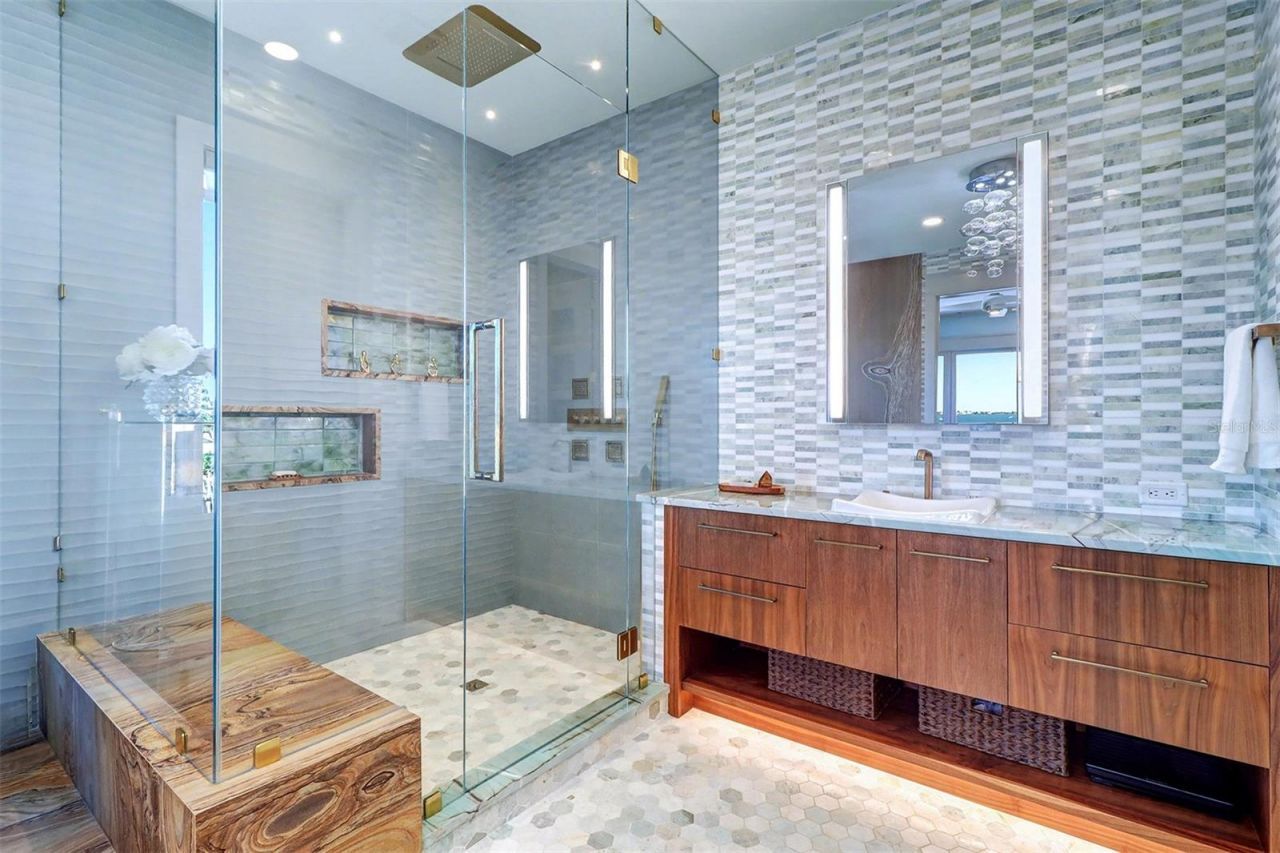 4635 Dolphin Cay Lane S, Saint Petersburg, FL 33711 Photo