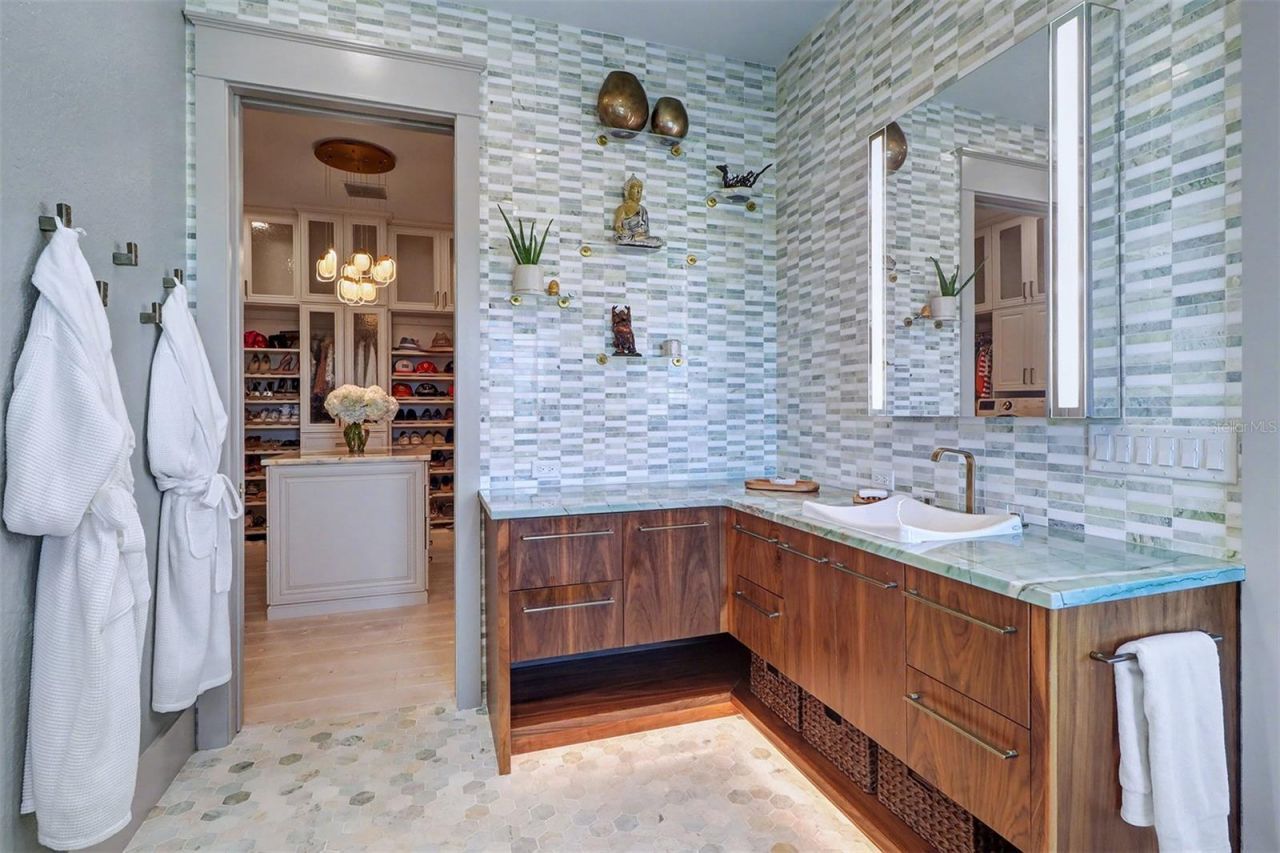 4635 Dolphin Cay Lane S, Saint Petersburg, FL 33711 Photo