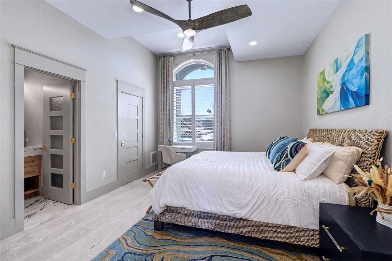 4635 Dolphin Cay Lane S, Saint Petersburg, FL 33711 Photo