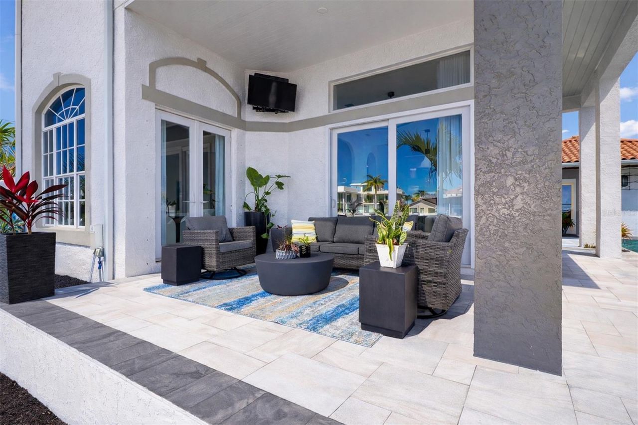 4635 Dolphin Cay Lane S, Saint Petersburg, FL 33711 Photo