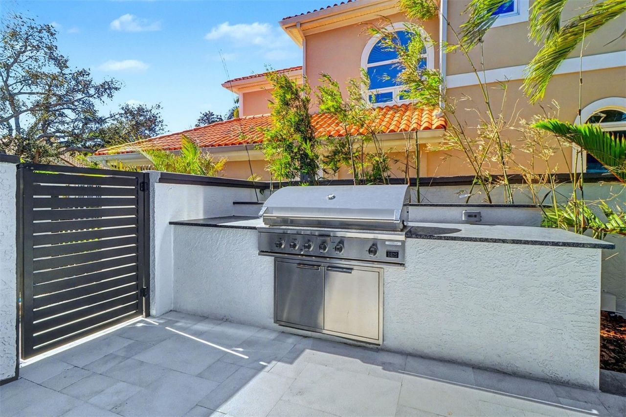 4635 Dolphin Cay Lane S, Saint Petersburg, FL 33711 Photo