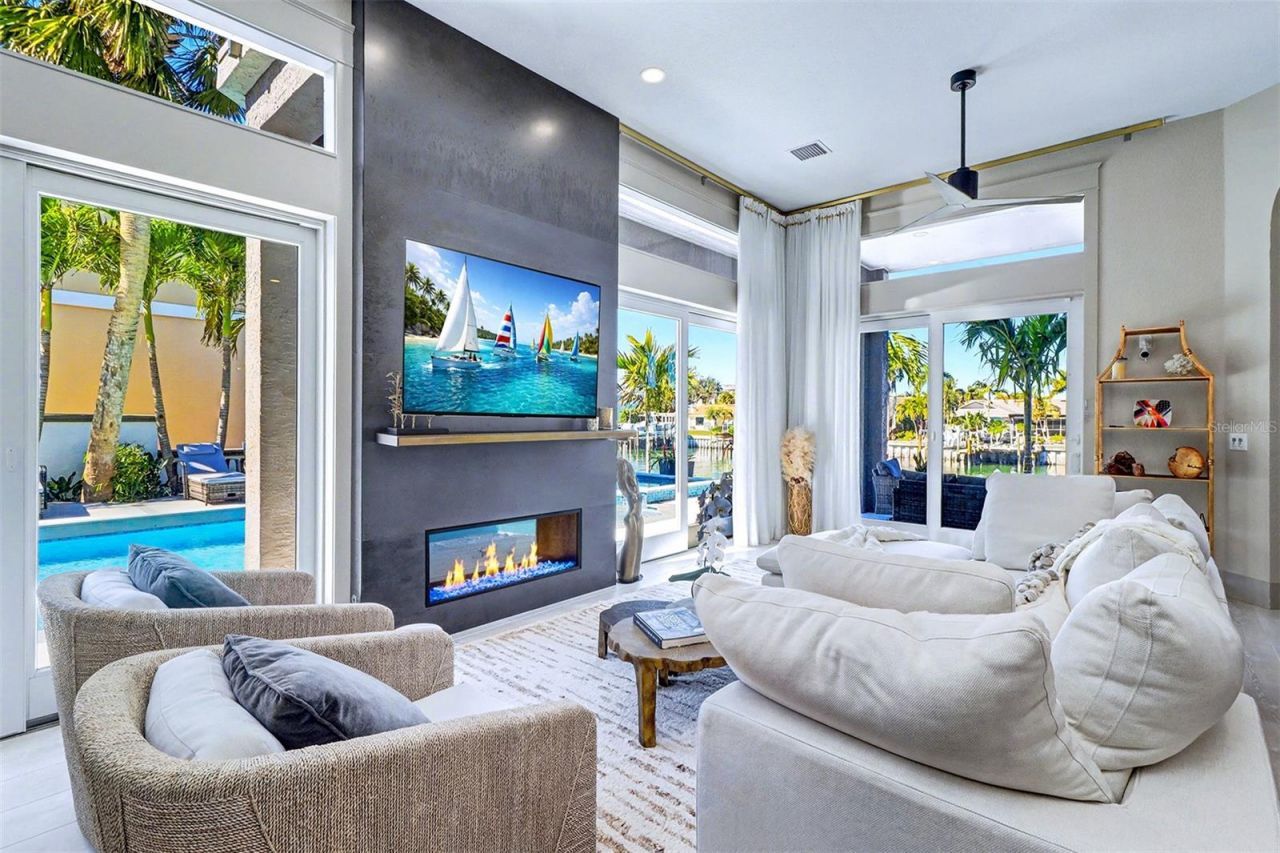 4635 Dolphin Cay Lane S, Saint Petersburg, FL 33711 Photo