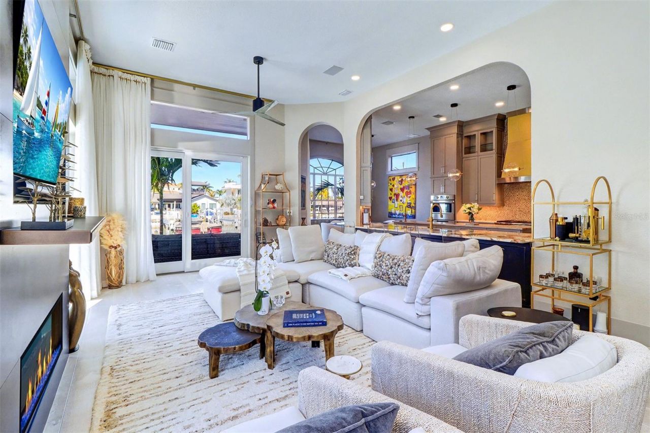 4635 Dolphin Cay Lane S, Saint Petersburg, FL 33711 Photo