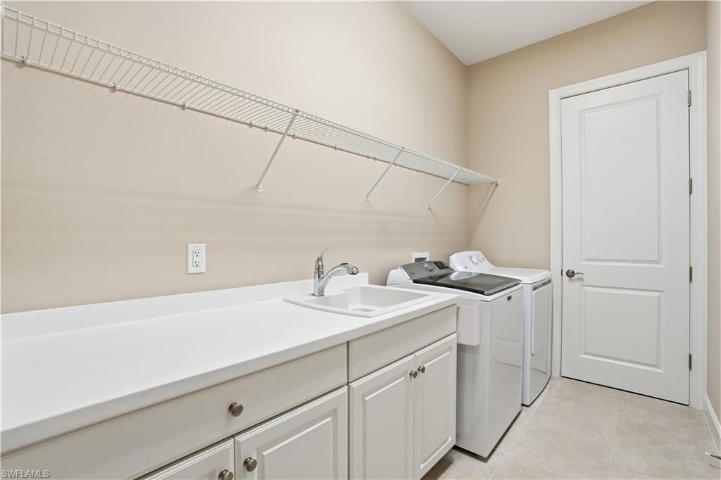8665 Dilillo Ct, Naples, FL 34119 Photo