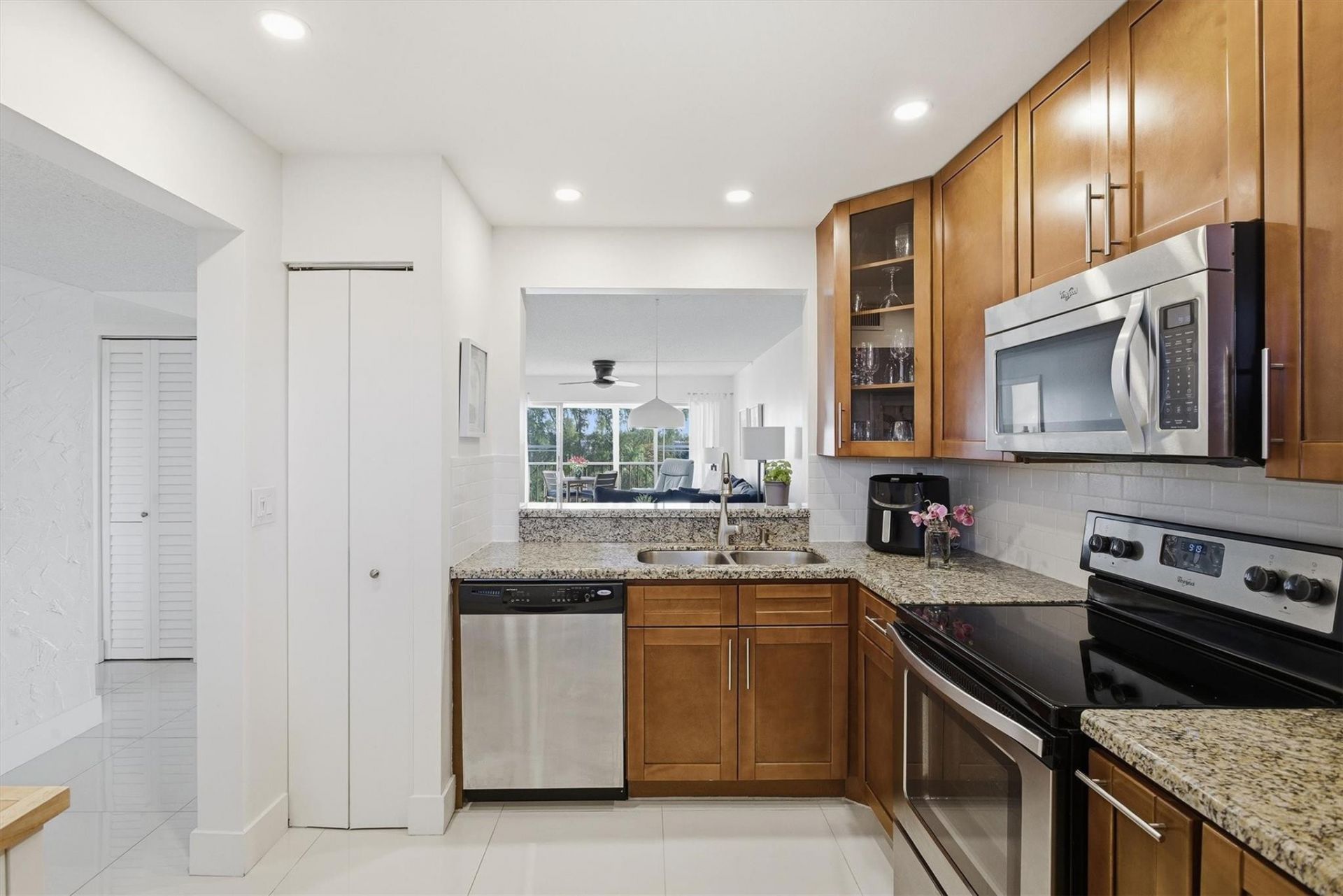 3930 E Inverrary Boulevard, Unit 605D, Fort Lauderdale, FL 33319 Photo