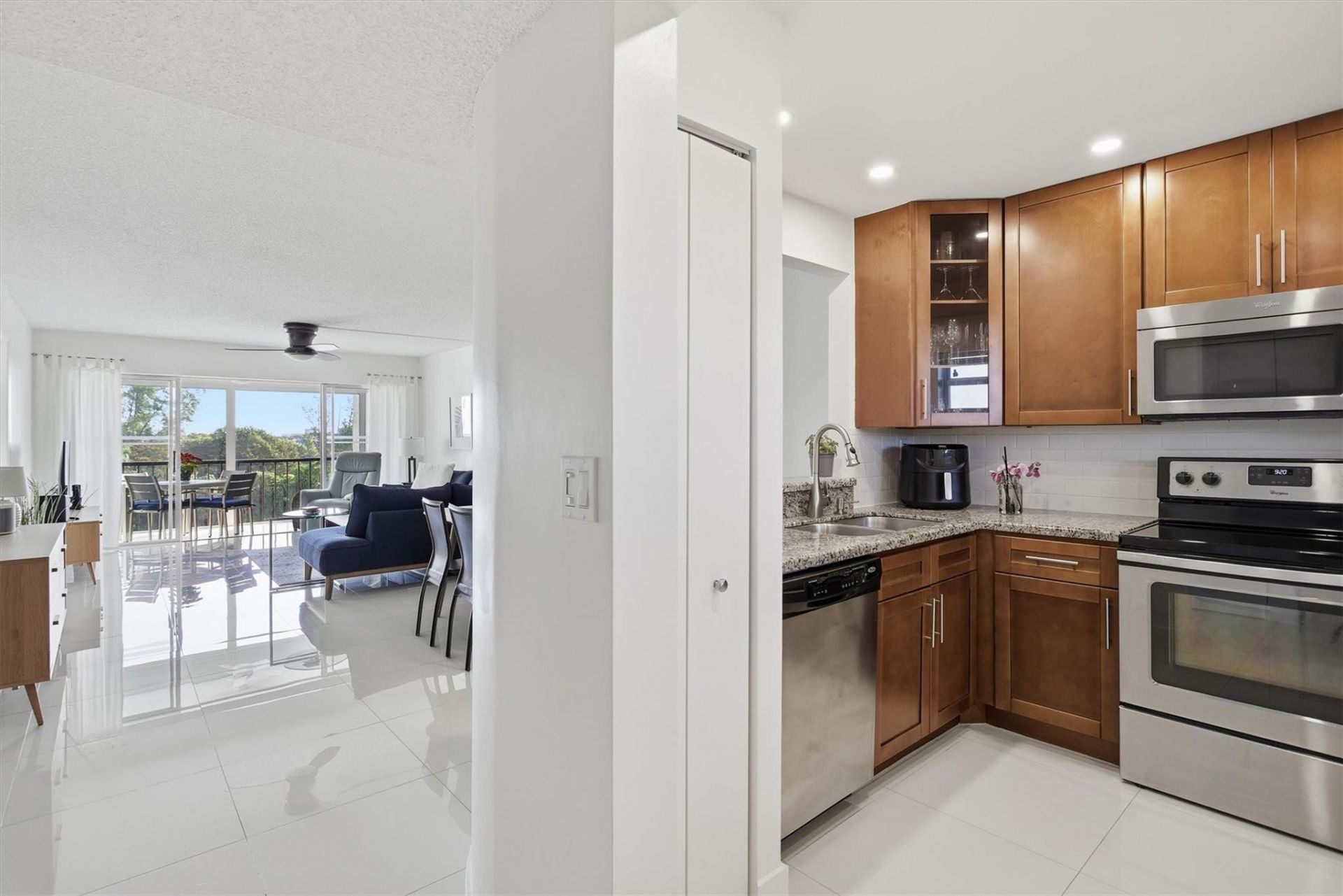 3930 E Inverrary Boulevard, Unit 605D, Fort Lauderdale, FL 33319 Photo