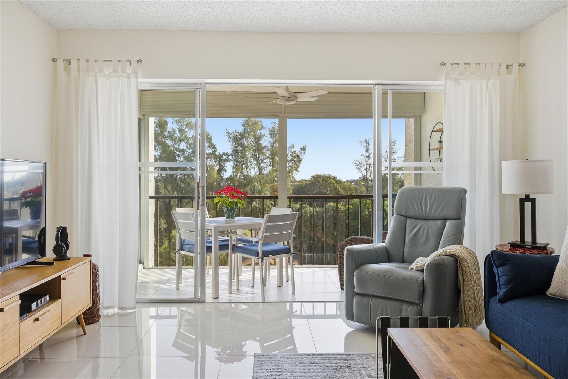 3930 E Inverrary Boulevard, Unit 605D, Fort Lauderdale, FL 33319 Photo