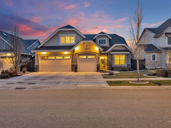 5717 N Fairborn Avenue, Meridian, ID 83646