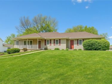 915 WALNUT Street, Valley Falls, KS 66088