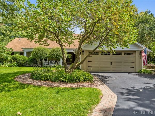 301 Country Club Place, Geneva, IL 60134