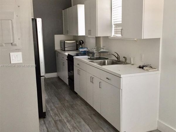 610 8th St , Unit 103, Miami Beach, FL 33139