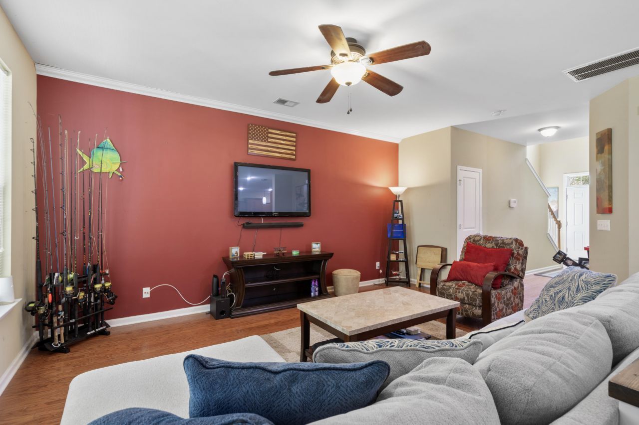 107 Rawlins Drive Photo 8