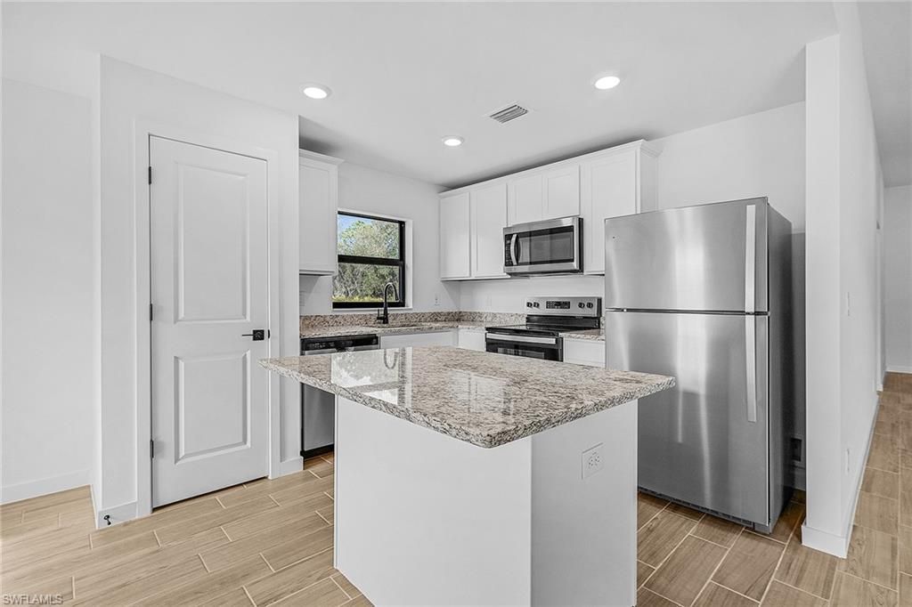 722 Kari Cir, Lehigh Acres, FL 33974 Photo