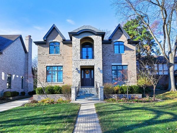 130 Oxford Avenue, Clarendon Hills, IL 60514