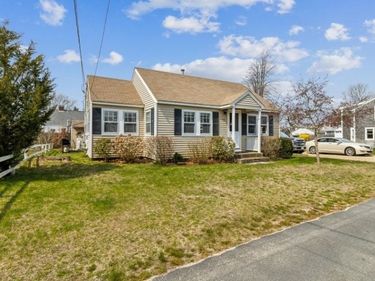 10 Surf Avenue, Wareham, MA 02571