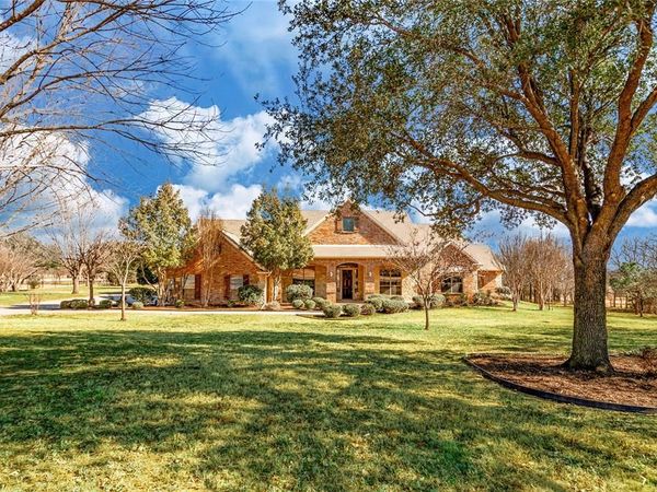 326 W Hickory Ridge Circle, Argyle, TX 76226