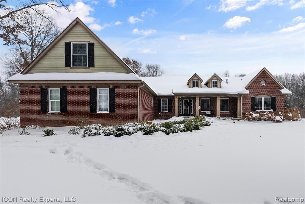 11185 Cassidy Trail, Springfield Township, MI 48350 Main Photo