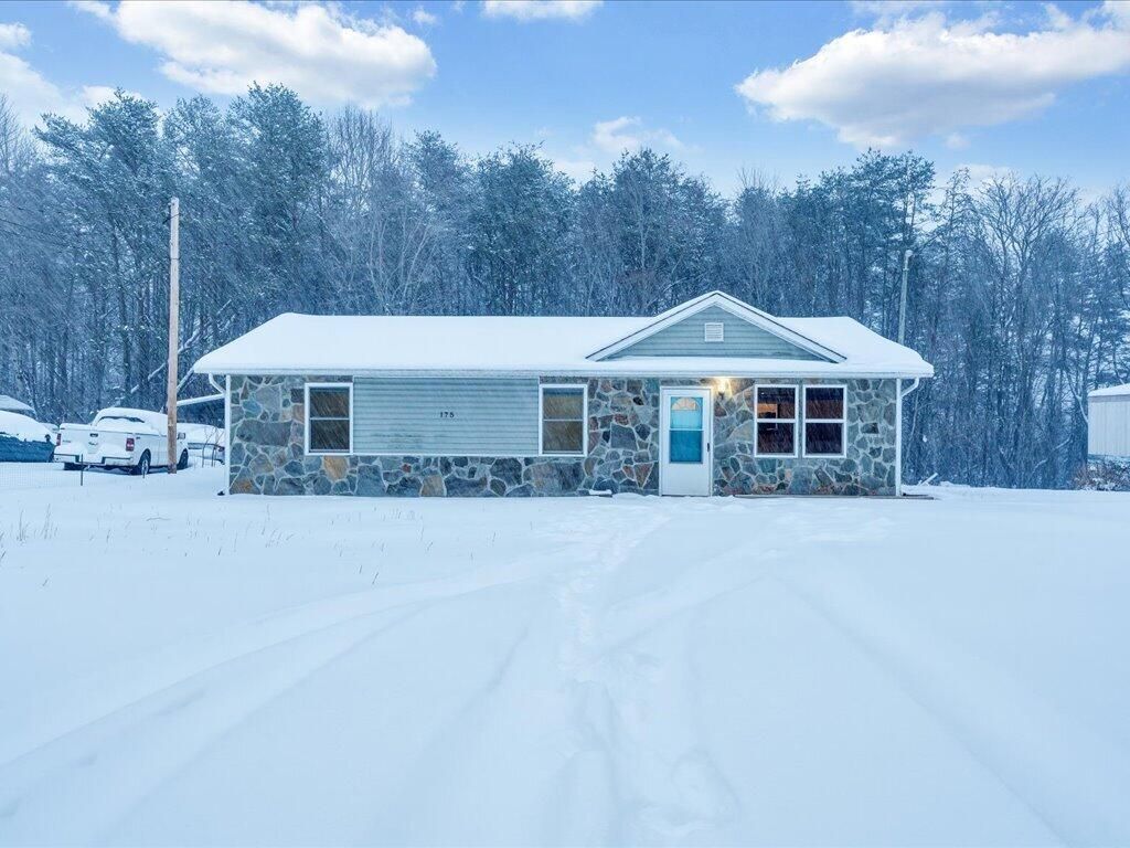 175 Peach Ct, Bassett, VA 24055 Main Photo