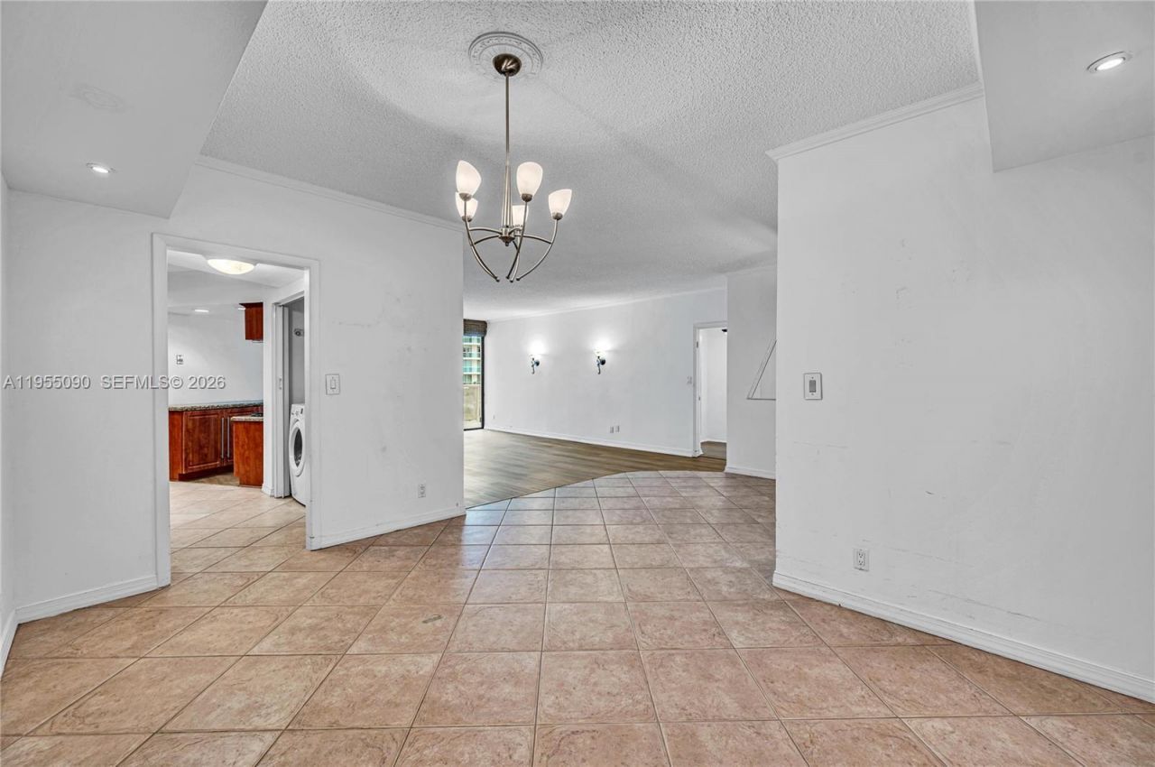 20281 E Country Club Dr, Unit 210, Aventura, FL 33180 Photo