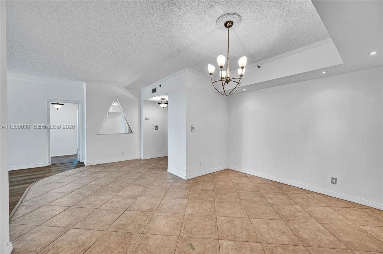 20281 E Country Club Dr, Unit 210, Aventura, FL 33180 Photo