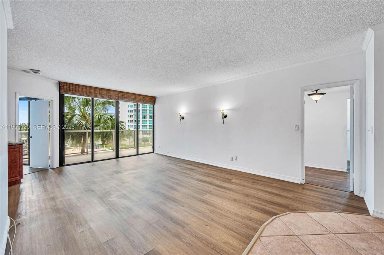 20281 E Country Club Dr, Unit 210, Aventura, FL 33180 Photo