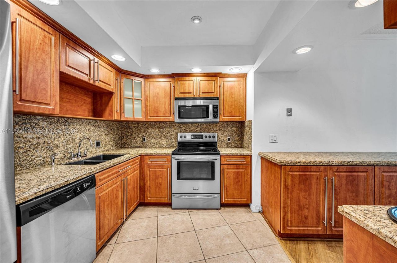 20281 E Country Club Dr, Unit 210, Aventura, FL 33180 Photo