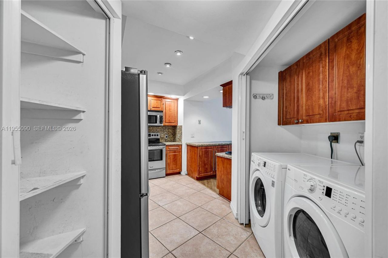 20281 E Country Club Dr, Unit 210, Aventura, FL 33180 Photo