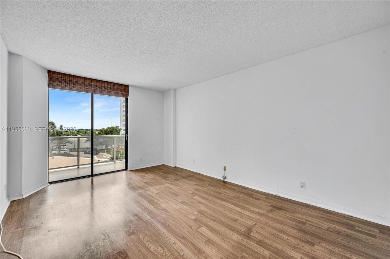 20281 E Country Club Dr, Unit 210, Aventura, FL 33180 Photo