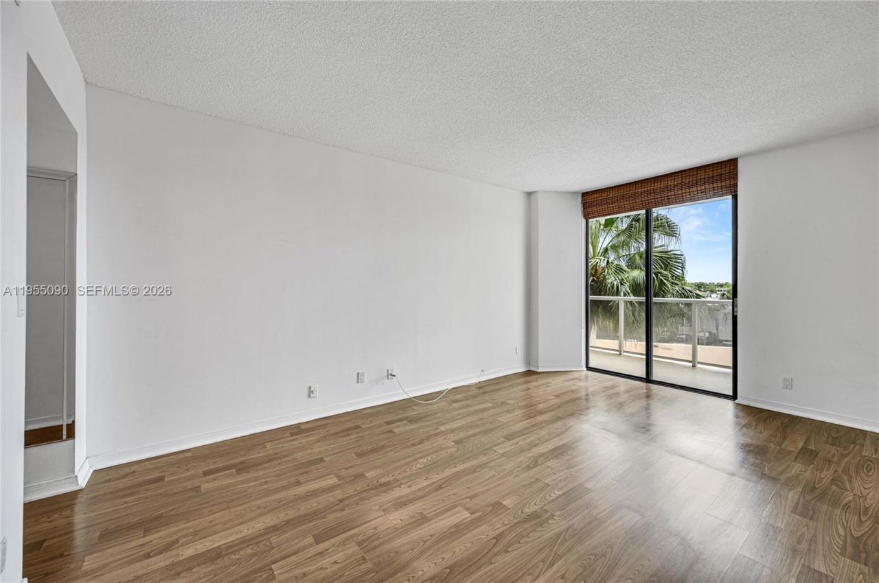20281 E Country Club Dr, Unit 210, Aventura, FL 33180 Photo