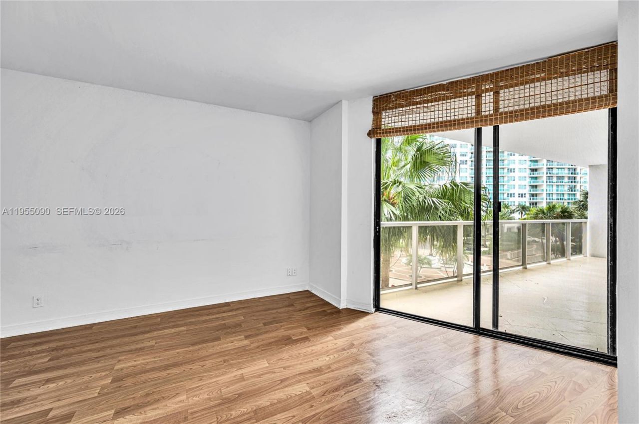 20281 E Country Club Dr, Unit 210, Aventura, FL 33180 Photo