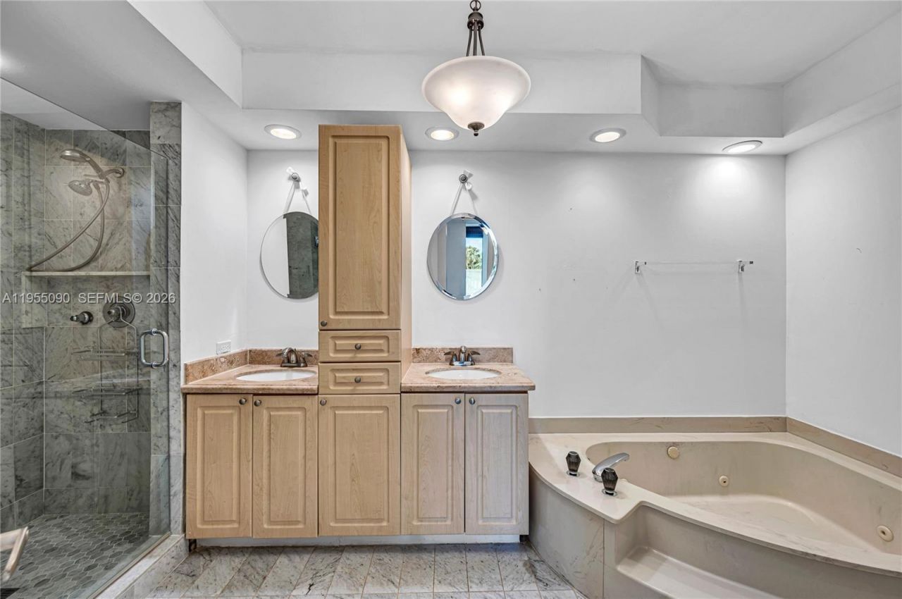 20281 E Country Club Dr, Unit 210, Aventura, FL 33180 Photo