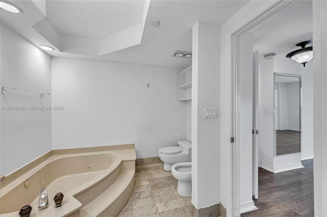 20281 E Country Club Dr, Unit 210, Aventura, FL 33180 Photo